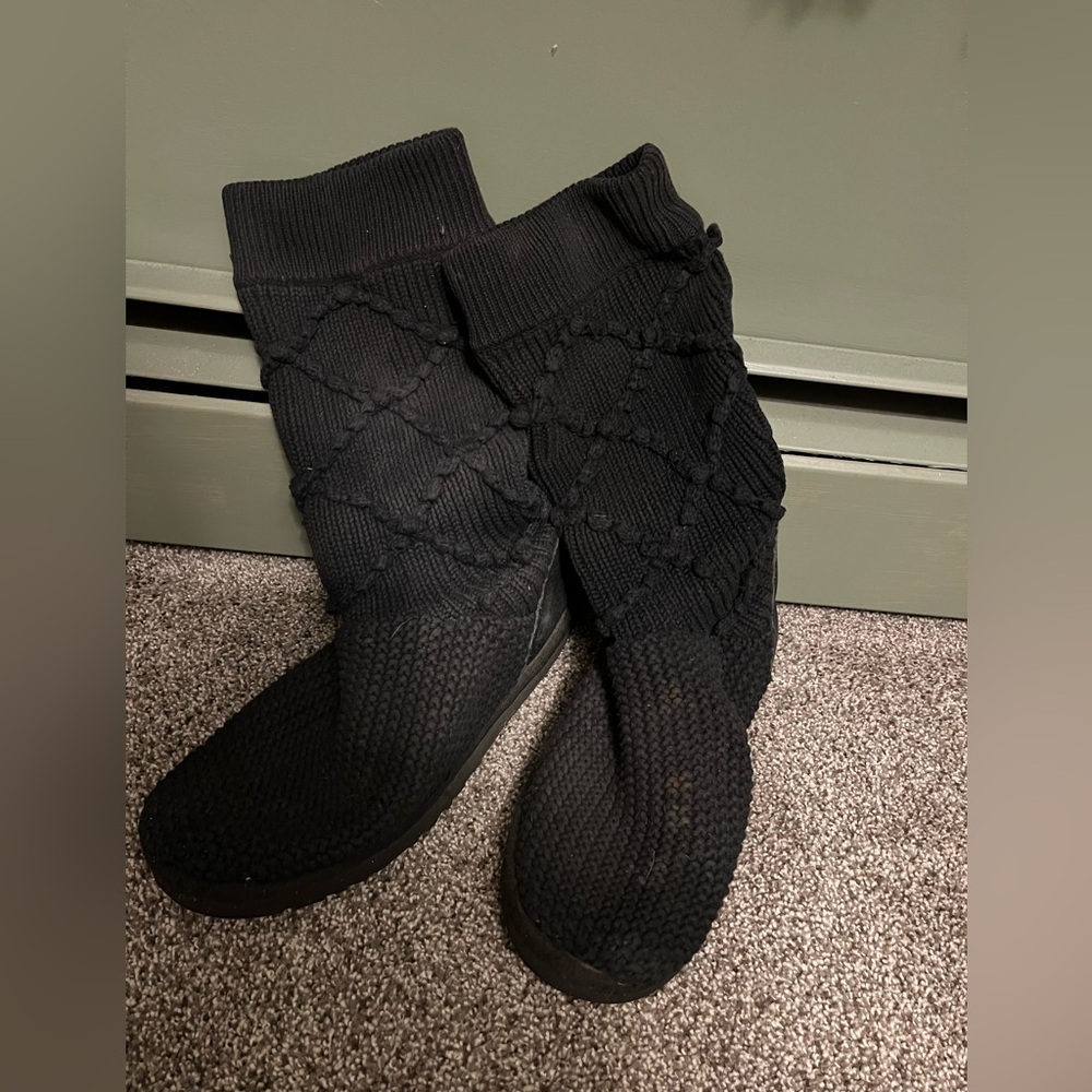 Black sweater Ugg boots women’s size 10